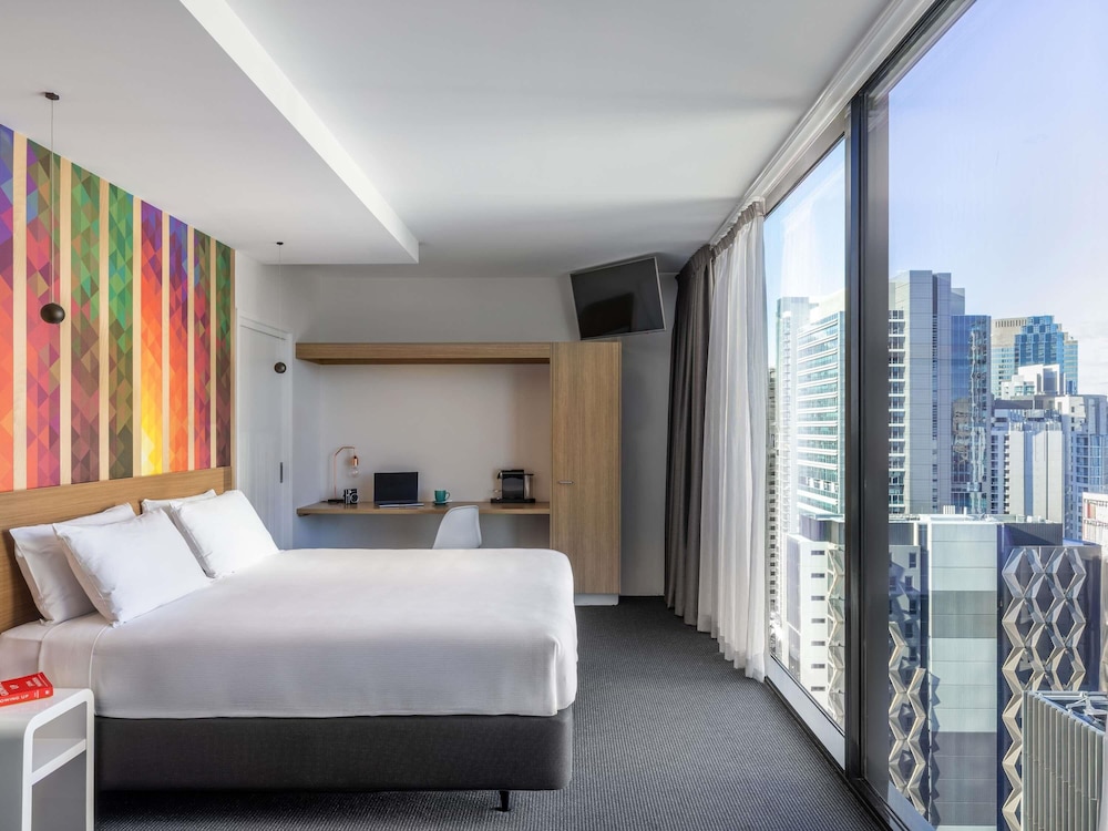 Suite Ejecutiva con 1 cama king size, Ribera del río del hotel Ibis Styles Brisbane Elizabeth Street. Foto 5