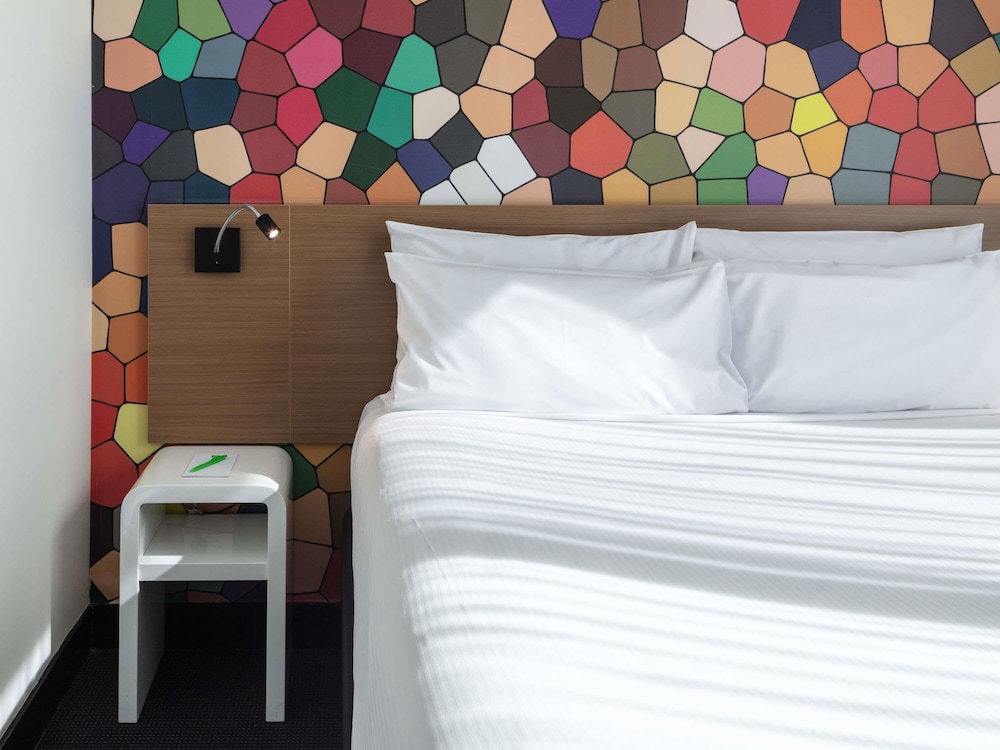 Habitación Superior 1 Cama Queen Vistas a la Ciudad del hotel Ibis Styles Brisbane Elizabeth Street. Foto 8