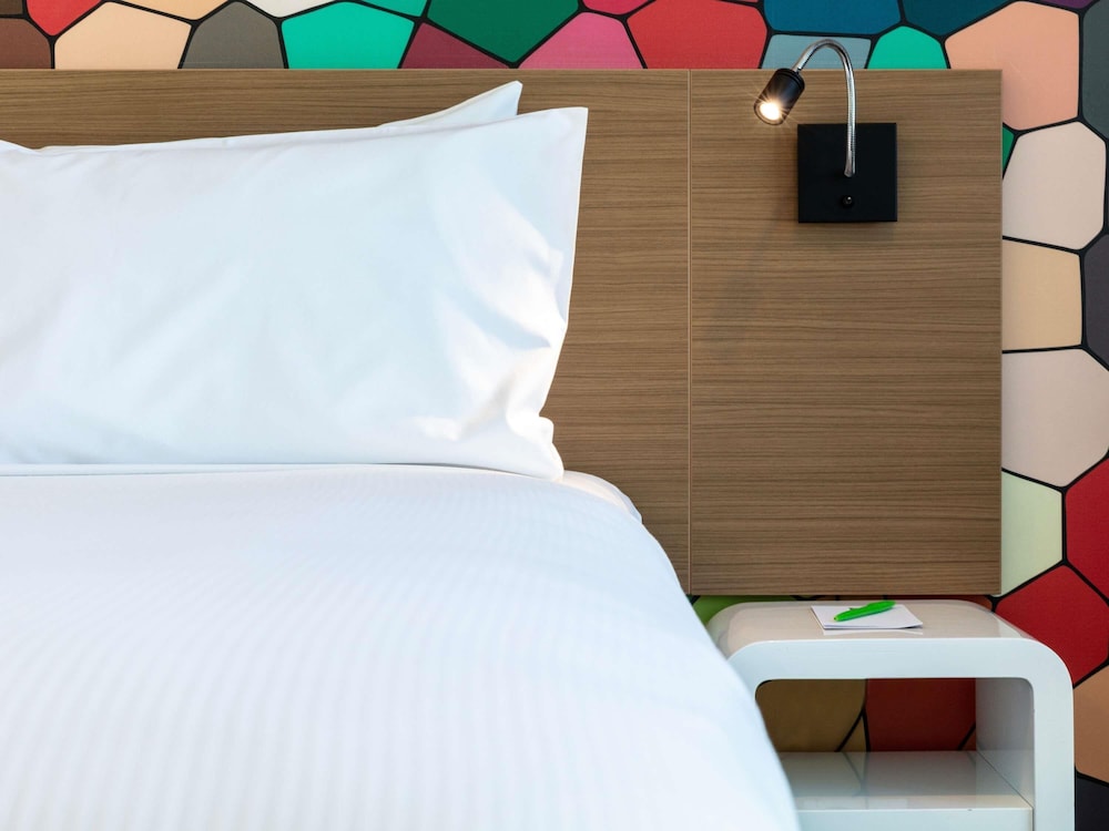 Habitación Superior 1 Cama Queen Vistas al Río del hotel Ibis Styles Brisbane Elizabeth Street. Foto 9