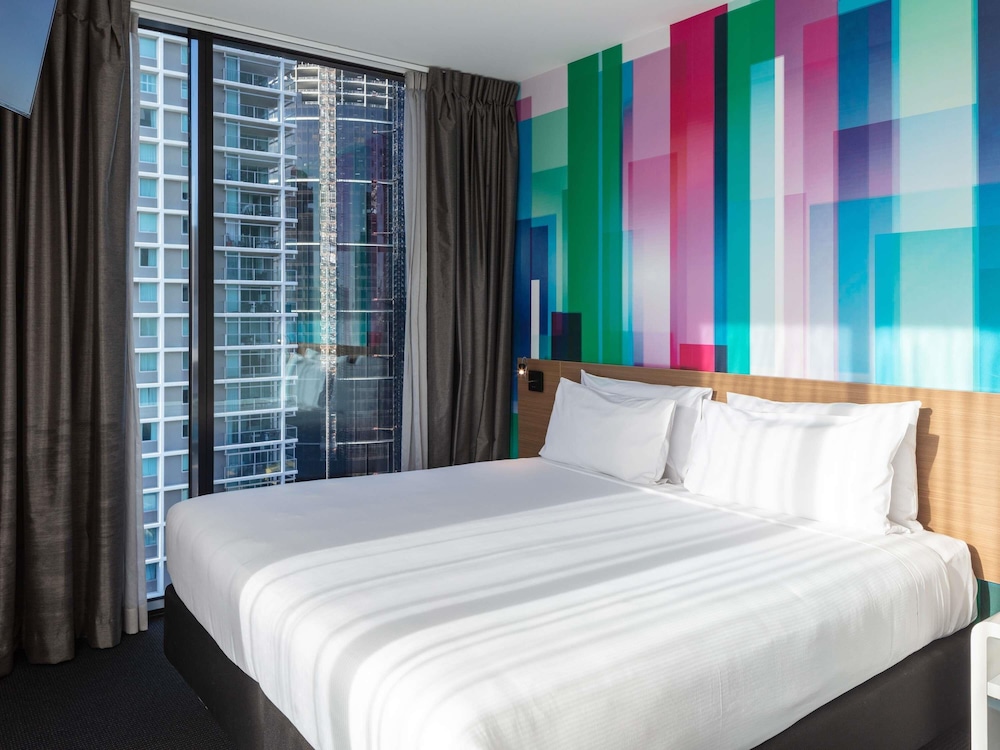 Habitación Deluxe Esquina 1 Cama King Vistas a la Ciudad del hotel Ibis Styles Brisbane Elizabeth Street. Foto 7