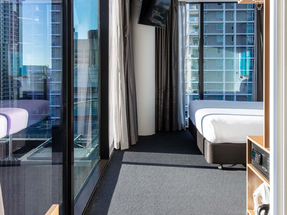 Habitación Deluxe Esquina 1 Cama King Vistas a la Ciudad del hotel Ibis Styles Brisbane Elizabeth Street. Foto 8
