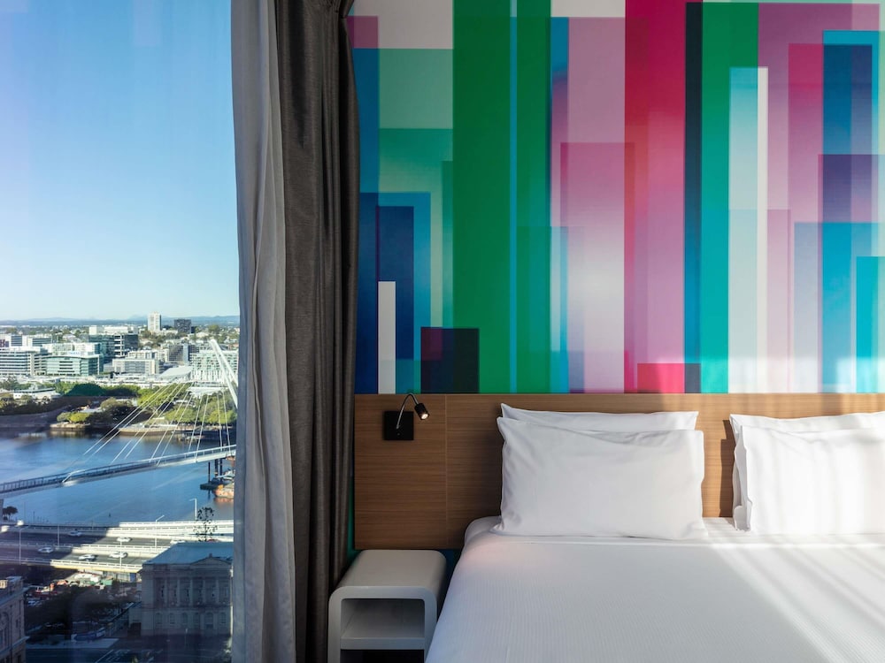 Habitación Deluxe Esquina 1 Cama King Vistas a la Ciudad del hotel Ibis Styles Brisbane Elizabeth Street. Foto 9