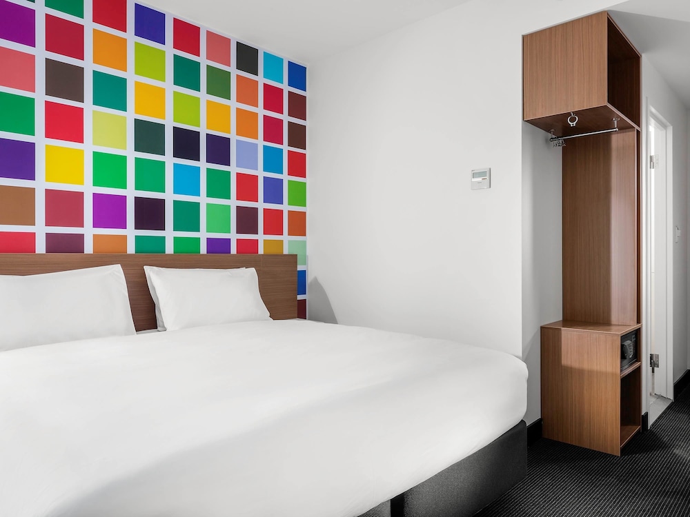 Habitación Deluxe Esquina 1 Cama King Vistas al Río del hotel Ibis Styles Brisbane Elizabeth Street. Foto 3