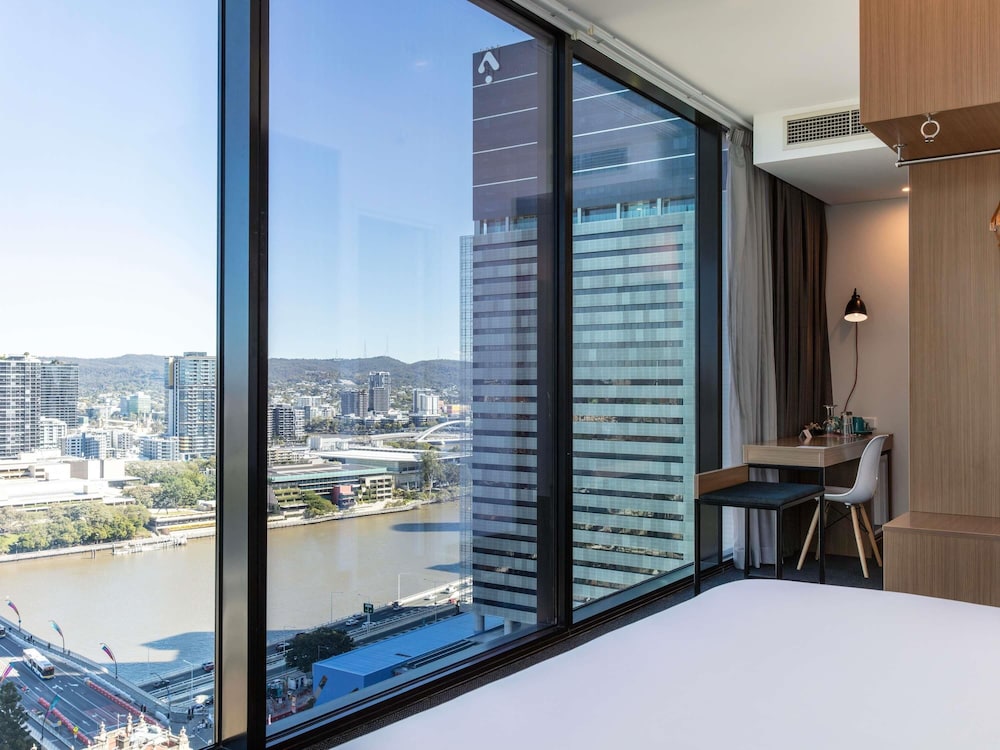 Habitación Deluxe Esquina 1 Cama King Vistas al Río del hotel Ibis Styles Brisbane Elizabeth Street. Foto 4