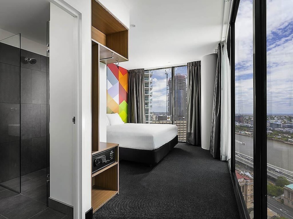 Habitación Deluxe Esquina 1 Cama King Vistas al Río del hotel Ibis Styles Brisbane Elizabeth Street. Foto 5