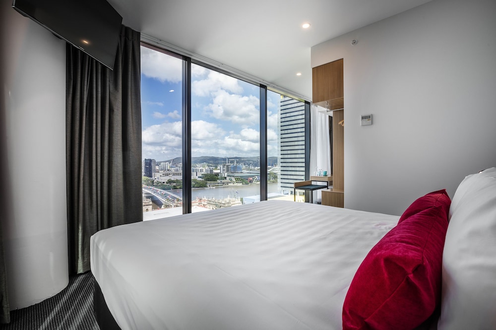 Habitación Deluxe Esquina 1 Cama King Vistas al Río del hotel Ibis Styles Brisbane Elizabeth Street. Foto 10