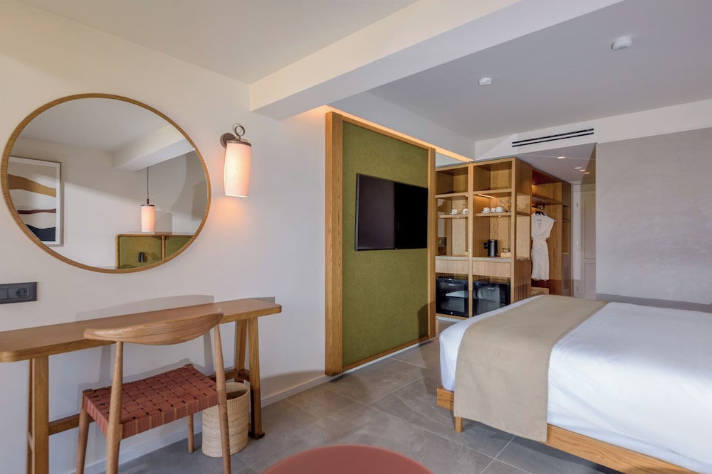 Junior Suite con vistas al jardín del hotel Blue Sea Beach Affiliated By Melia. Foto 4