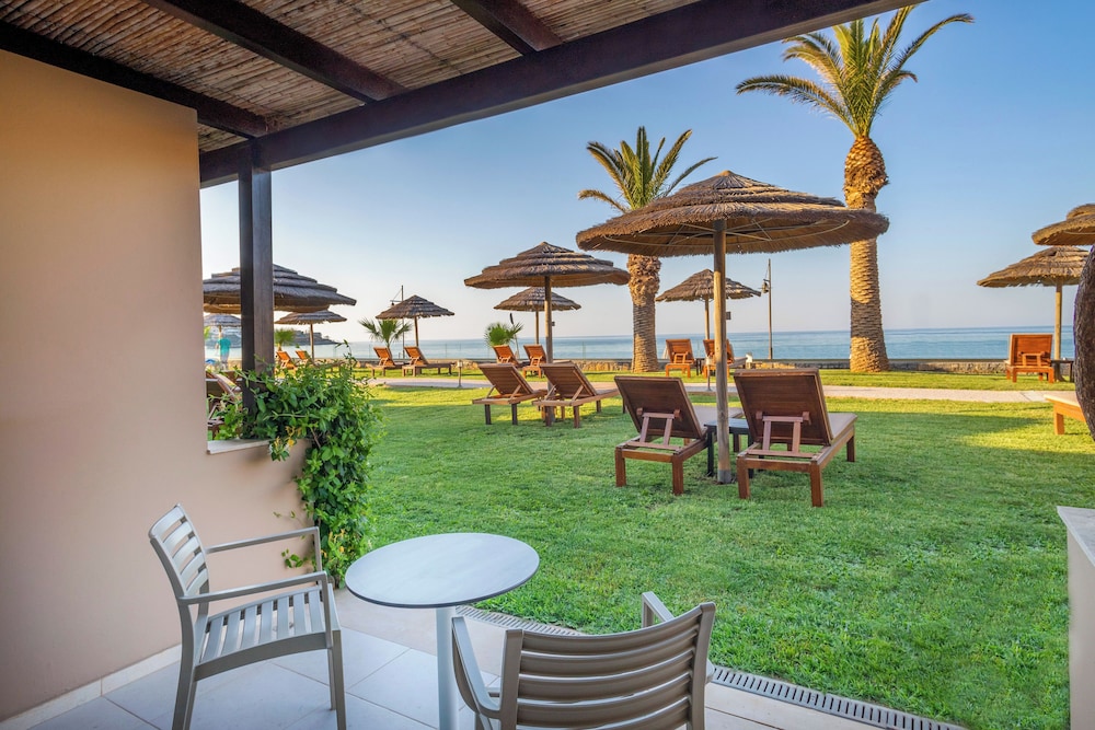 Bungalow Frente al Mar del hotel Blue Sea Beach Affiliated By Melia. Foto 1