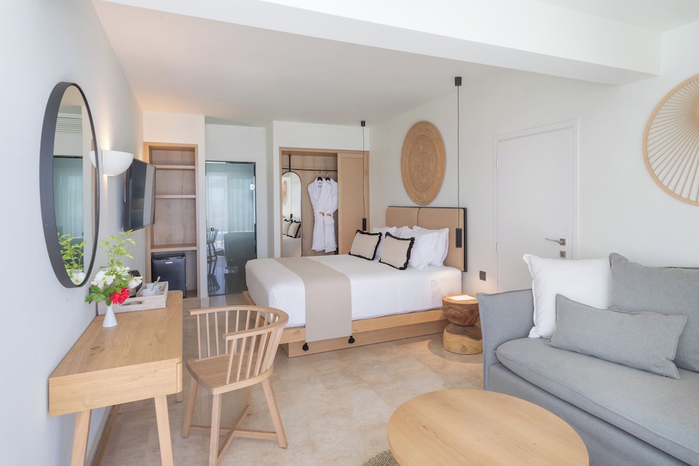 Suite con piscina privada del hotel Blue Sea Beach Affiliated By Melia. Foto 2