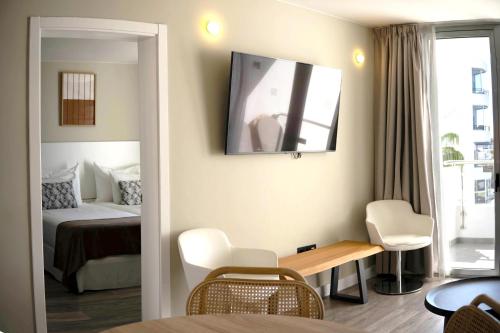 Suite con vistas a la piscina del hotel Coral Ocean View (only Adults). Foto 12