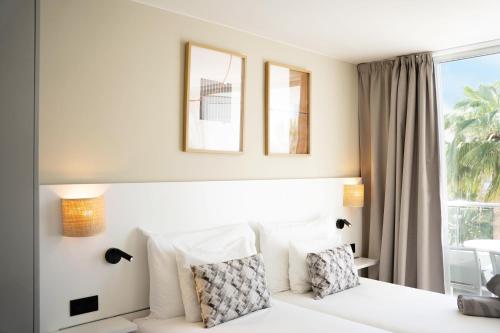 Suite Junior con vistas a la piscina del hotel Coral Ocean View (only Adults). Foto 3