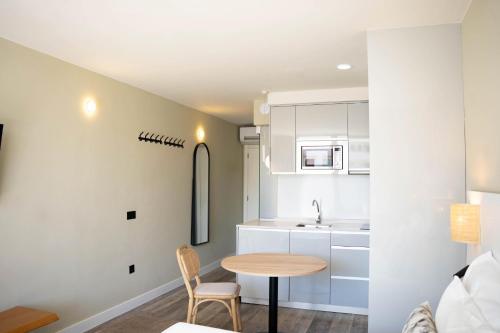 Suite Junior con vistas a la piscina del hotel Coral Ocean View (only Adults). Foto 5