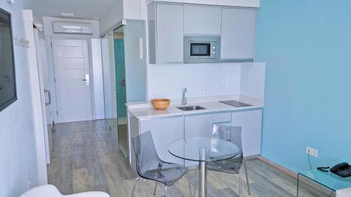 Suite Vista Piscina 2 Camas individuales del hotel Coral Ocean View (only Adults). Foto 10