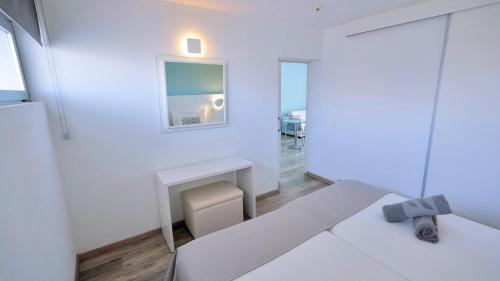 Suite con Vistas a la Piscina del hotel Coral Ocean View (only Adults). Foto 6