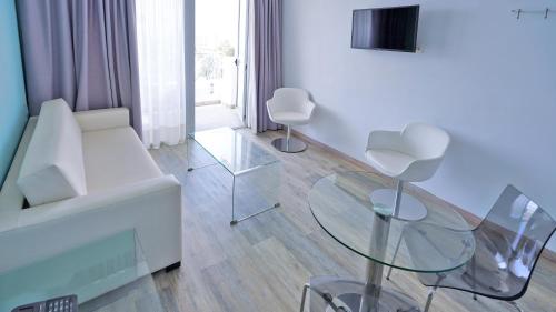 Suite Vista ciudad 2 Camas individuales del hotel Coral Ocean View (only Adults). Foto 12