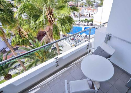 Suite con Vistas a la Piscina del hotel Coral Ocean View (only Adults). Foto 31