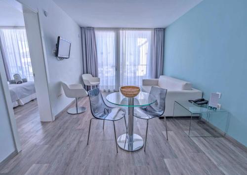 Suite Vista Mar 2 Camas individuales del hotel Coral Ocean View (only Adults). Foto 7