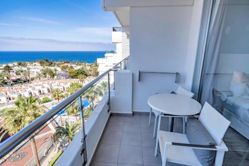 Suite Junior con vistas a la piscina del hotel Coral Ocean View (only Adults). Foto 18