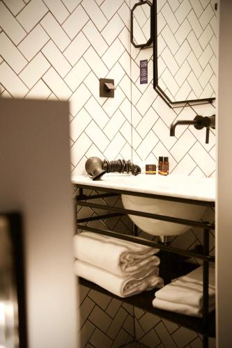 Habitación Doble Deluxe del hotel Coq Paris. Foto 3