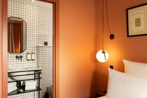 Habitación Clásica del hotel Coq Paris. Foto 4