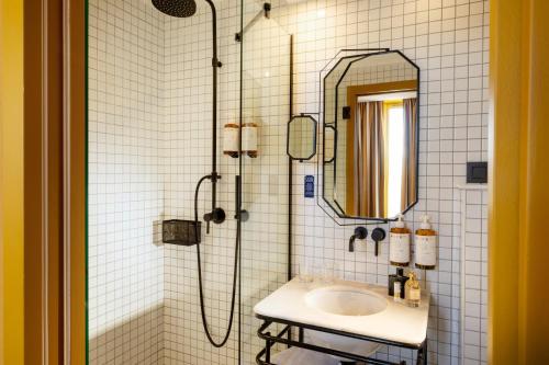 Habitación Clásica del hotel Coq Paris. Foto 11
