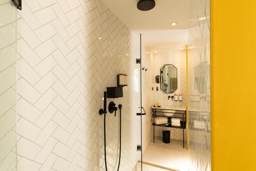 Habitación Doble Deluxe del hotel Coq Paris. Foto 8