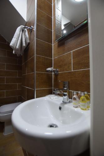 Habitación Triple del hotel Lucky 8. Foto 2