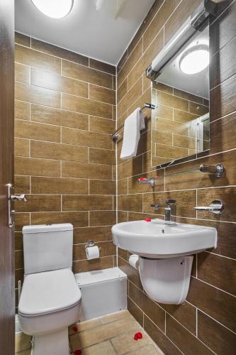 Habitación Triple del hotel Lucky 8. Foto 6