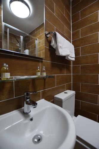 Habitación Triple del hotel Lucky 8. Foto 9