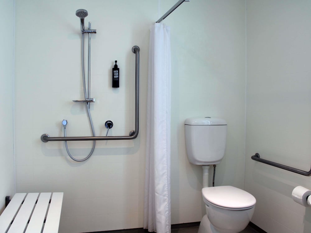 Habitación estándar con 2 camas individuales - Accesible del hotel Ibis Budget Auckland Airport. Foto 3