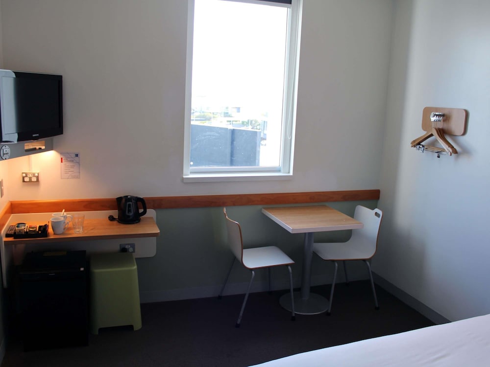 Habitación estándar con 2 camas individuales - Accesible del hotel Ibis Budget Auckland Airport. Foto 4