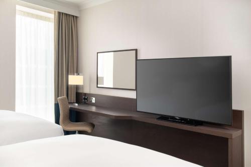 Habitación Doble - 2 camas dobles del hotel Hilton London Gatwick Airport. Foto 2