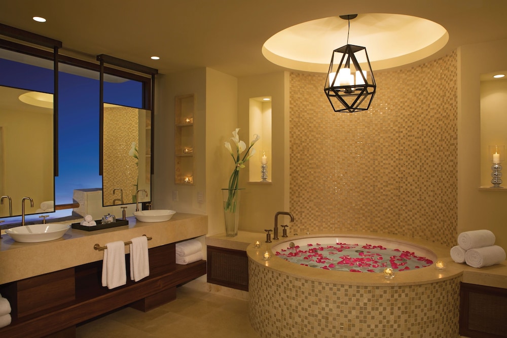 Romance Master Suite Ocean Front Swim Out del hotel Secrets Akumal Riviera Maya - Adults Only - All Inclusive. Foto 6