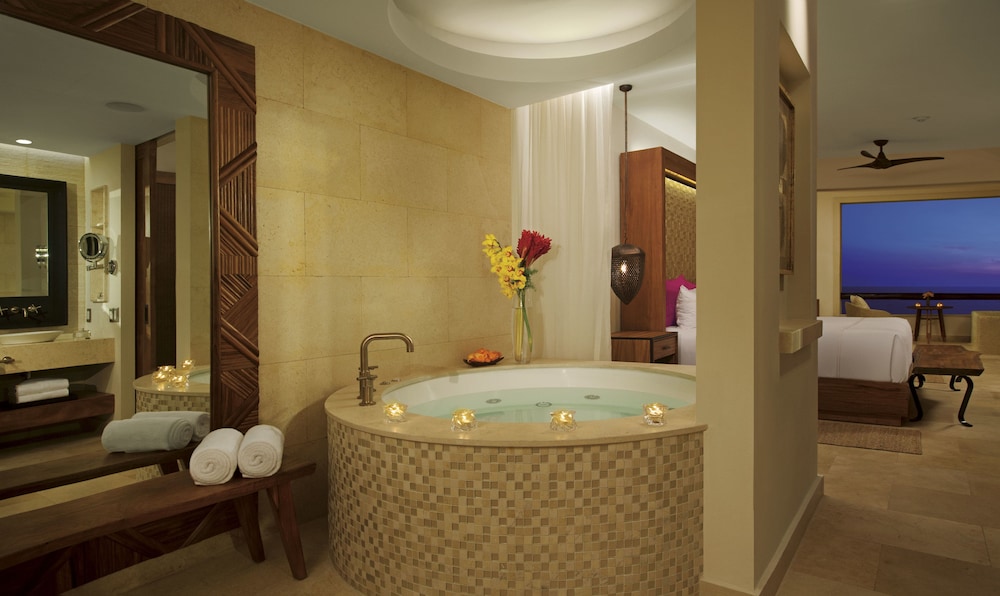 Preferred Club Junior Suite Ocean Front King del hotel Secrets Akumal Riviera Maya - Adults Only - All Inclusive. Foto 2