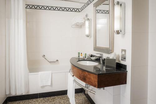 Suite Queen con acceso al salón del hotel Hilton London Paddington. Foto 2