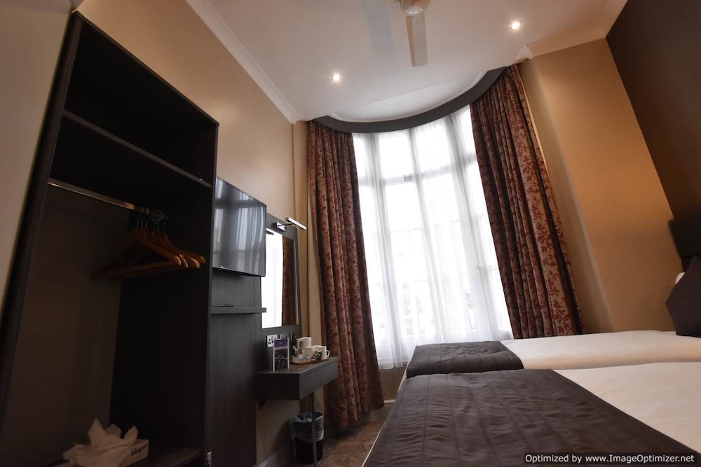 Habitación con 2 camas individuales del hotel Brunel. Foto 3