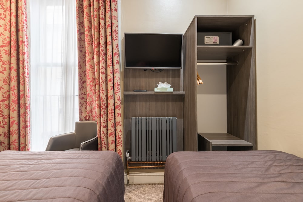 Habitación con 2 camas individuales del hotel Brunel. Foto 6