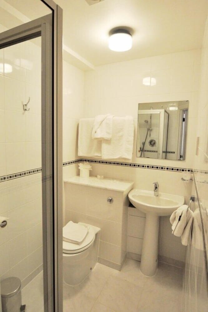 Habitación individual del hotel Brunel. Foto 2