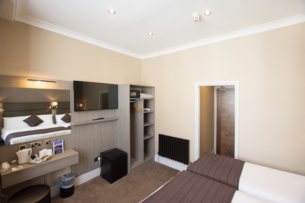 Habitación triple del hotel Brunel. Foto 4