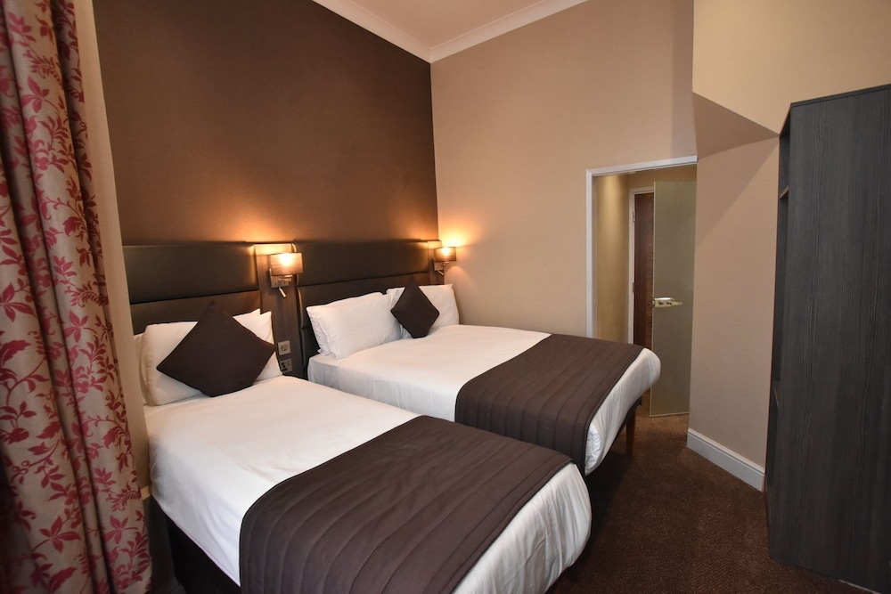 Habitación triple del hotel Brunel. Foto 6