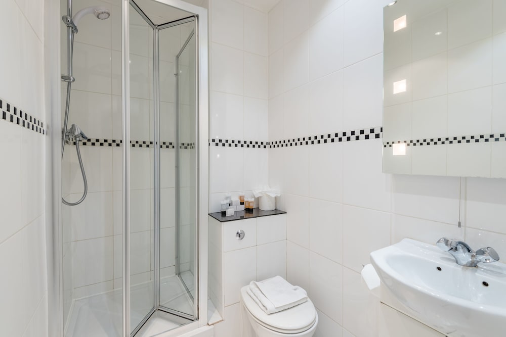 Habitación triple del hotel Brunel. Foto 11