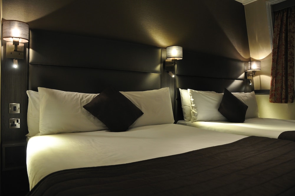 Habitación cuádruple del hotel Brunel. Foto 1