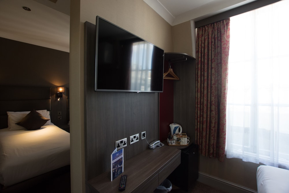 Habitación cuádruple del hotel Brunel. Foto 6