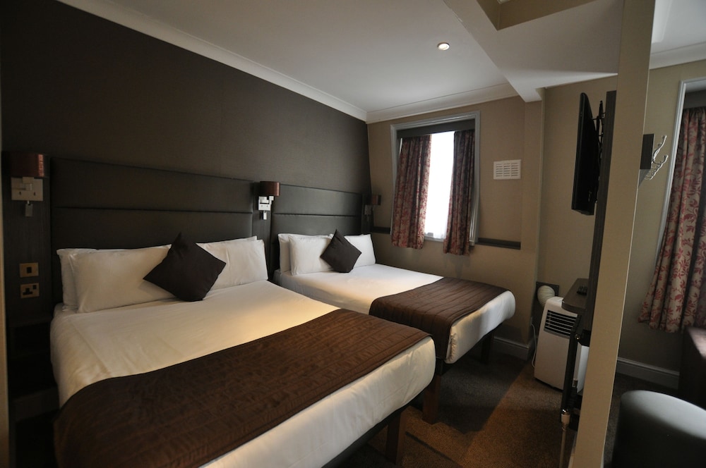 Habitación familiar del hotel Brunel. Foto 1