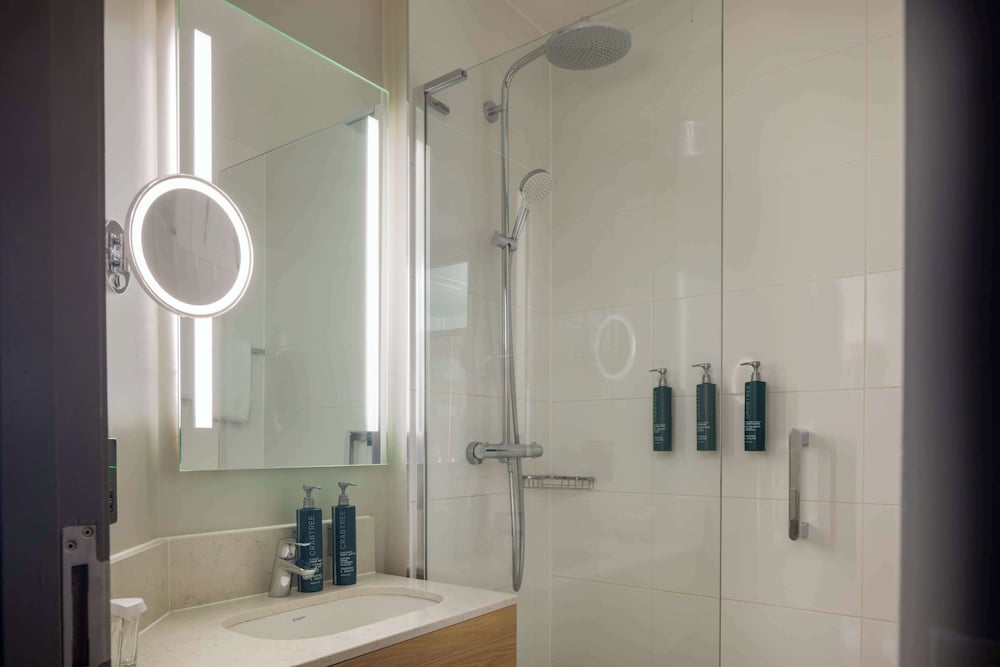 Habitación, 1 cama de matrimonio grande del hotel Doubletree By Hilton London - Chelsea. Foto 8