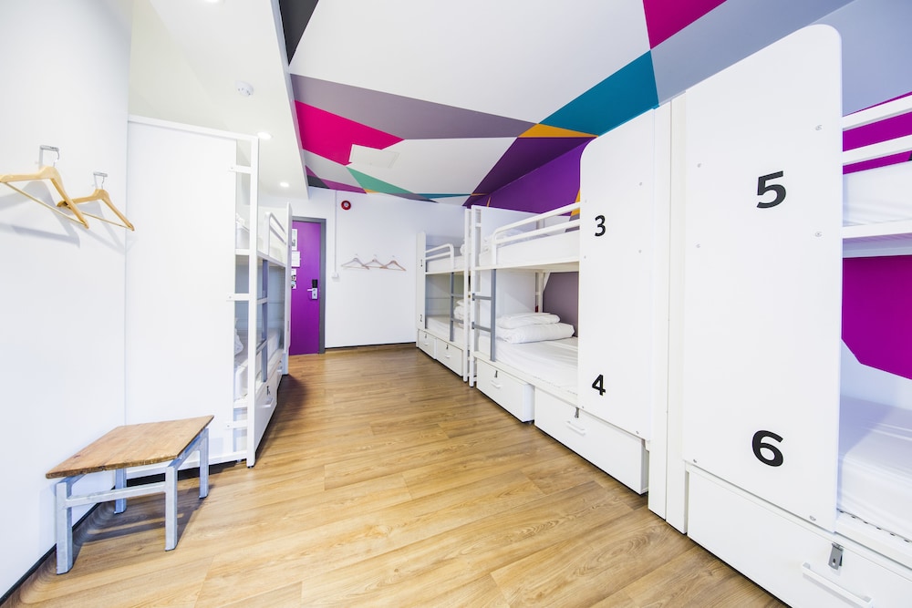 Shared Dormitory, Women only (8 - 12 Beds) - shared bathroom facilities del hotel Generator London. Foto 1
