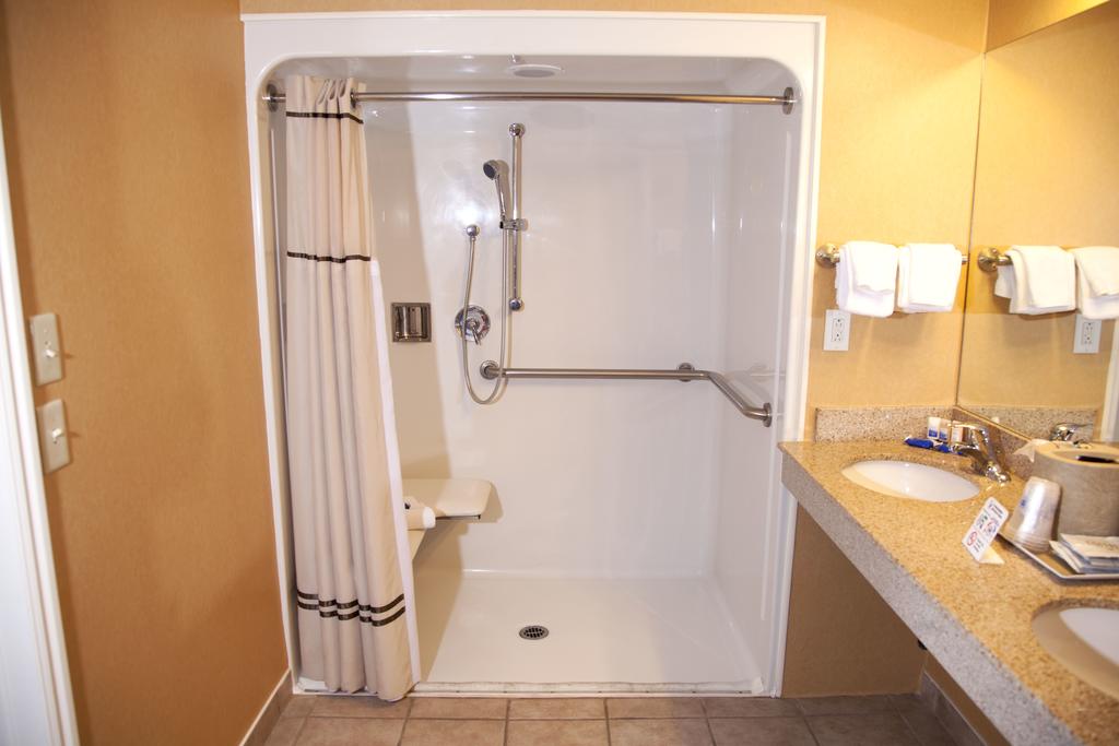 Habitación con 2 camas grandes - Adaptada para personas con discapacidad del hotel Best Western Plus Ruby's Inn. Foto 2