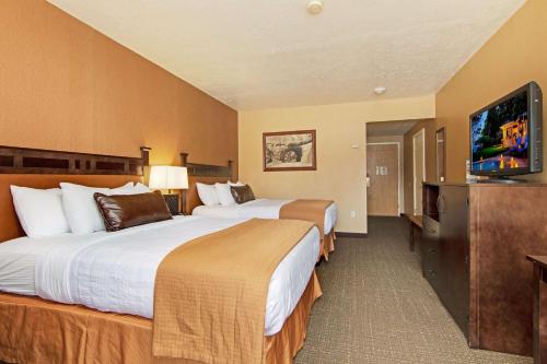 Habitación Doble Deluxe con 2 camas grandes - adaptada para personas de movilidad reducida del hotel Best Western Plus Ruby's Inn. Foto 6