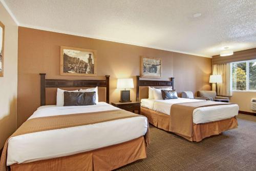 Habitación Doble Deluxe con 2 camas grandes - adaptada para personas de movilidad reducida del hotel Best Western Plus Ruby's Inn. Foto 7