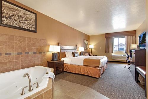 Habitación Deluxe con cama extragrande - No fumadores del hotel Best Western Plus Ruby's Inn. Foto 3
